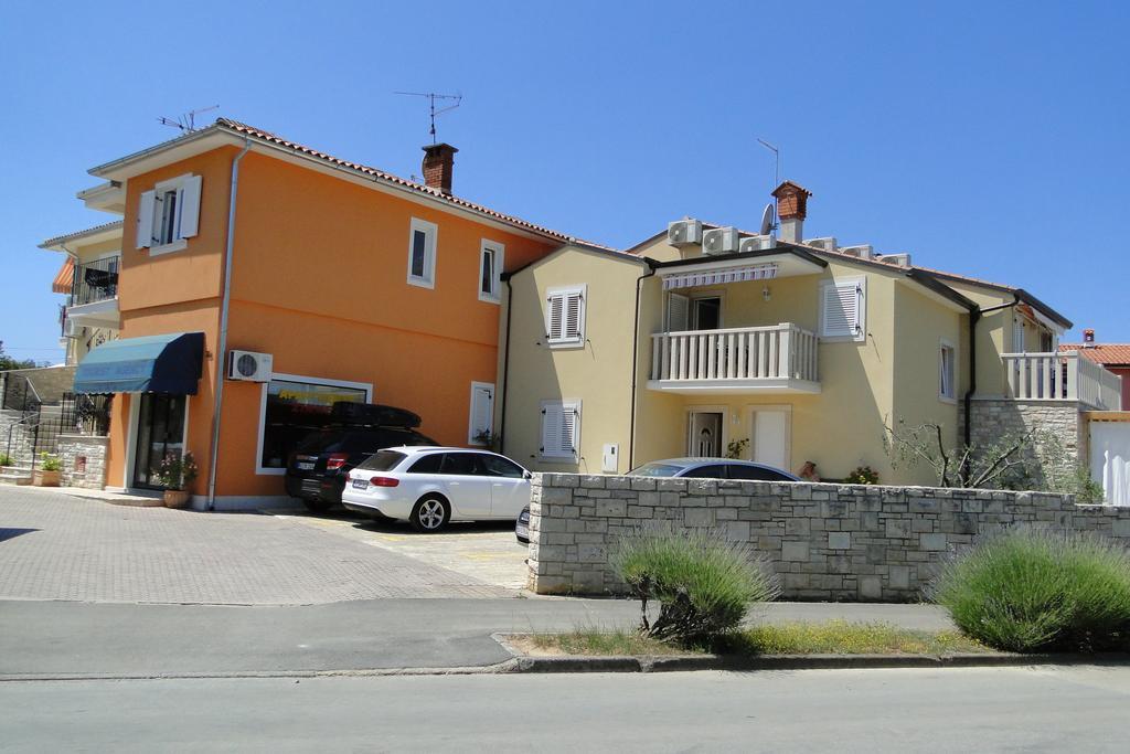 Apartments Villa Ela ウマグ エクステリア 写真