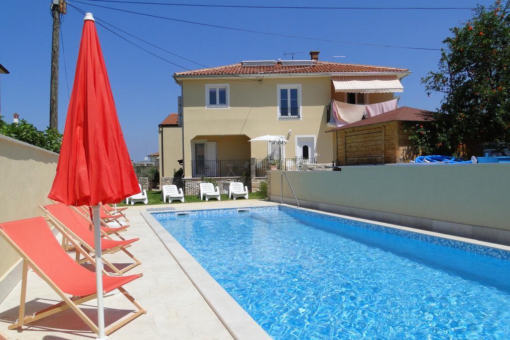 Apartments Villa Ela ウマグ エクステリア 写真
