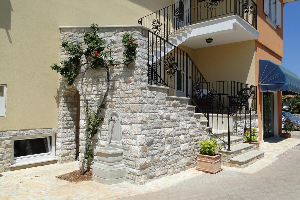 Apartments Villa Ela ウマグ エクステリア 写真