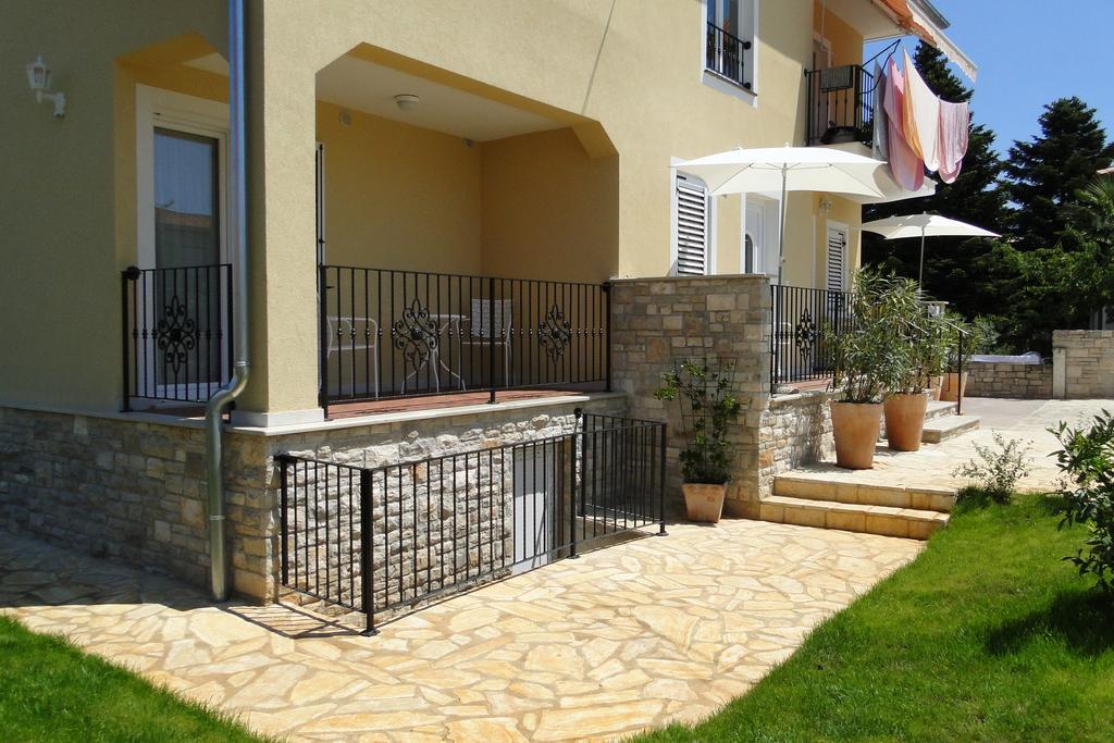 Apartments Villa Ela ウマグ エクステリア 写真