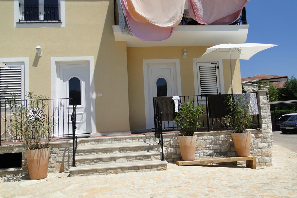 Apartments Villa Ela ウマグ エクステリア 写真