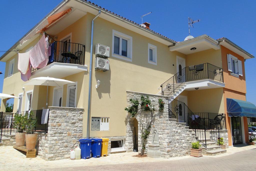 Apartments Villa Ela ウマグ エクステリア 写真