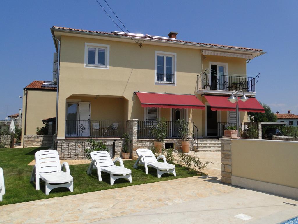 Apartments Villa Ela ウマグ エクステリア 写真