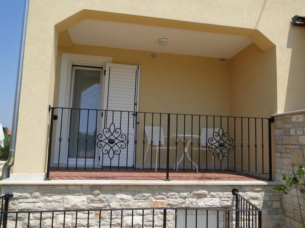 Apartments Villa Ela ウマグ エクステリア 写真