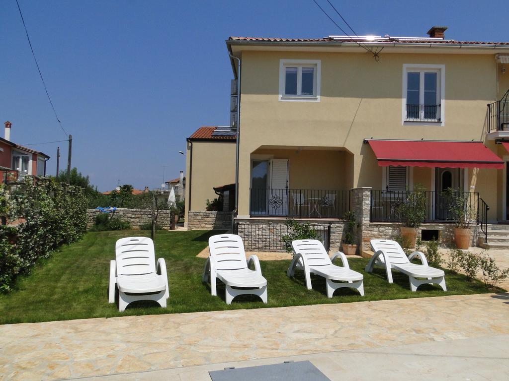 Apartments Villa Ela ウマグ エクステリア 写真