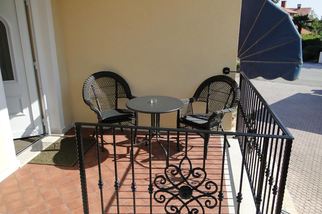Apartments Villa Ela ウマグ エクステリア 写真