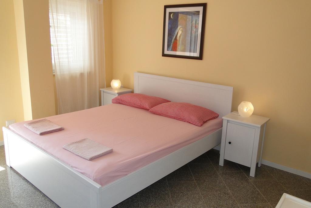 Apartments Villa Ela ウマグ エクステリア 写真