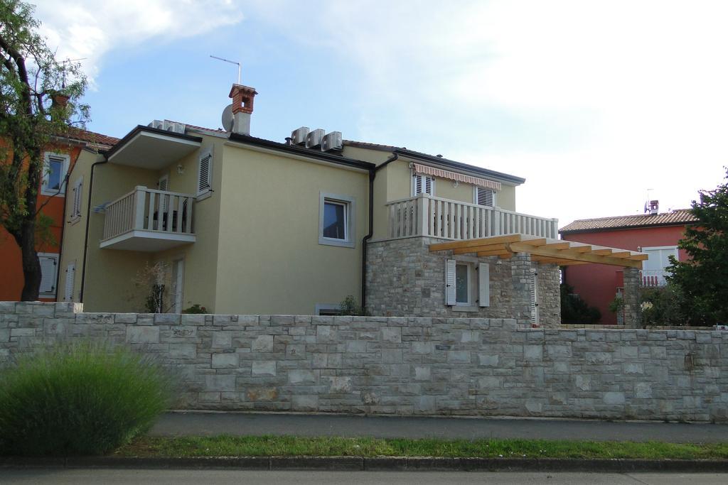 Apartments Villa Ela ウマグ エクステリア 写真